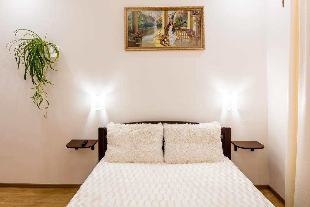 לבוב Apartment On Khmelnytskogo Street מראה חיצוני תמונה